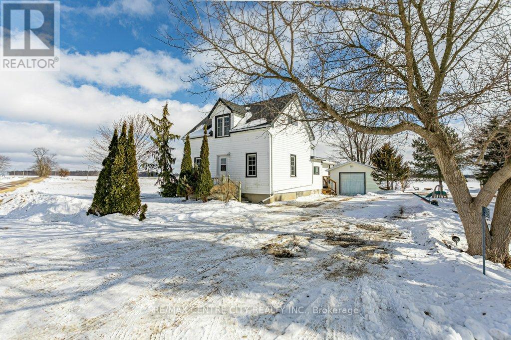 5215 Switzer Drive, Southwest Middlesex, Ontario  N0L 1A0 - Photo 4 - X12786156