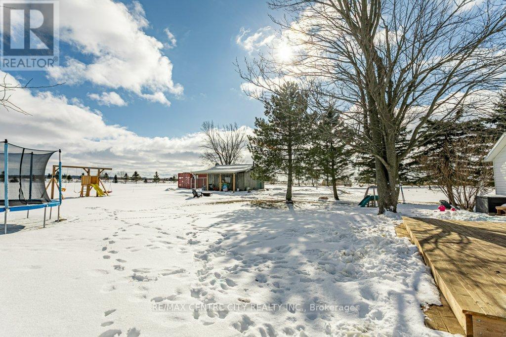 5215 Switzer Drive, Southwest Middlesex, Ontario  N0L 1A0 - Photo 42 - X12786156