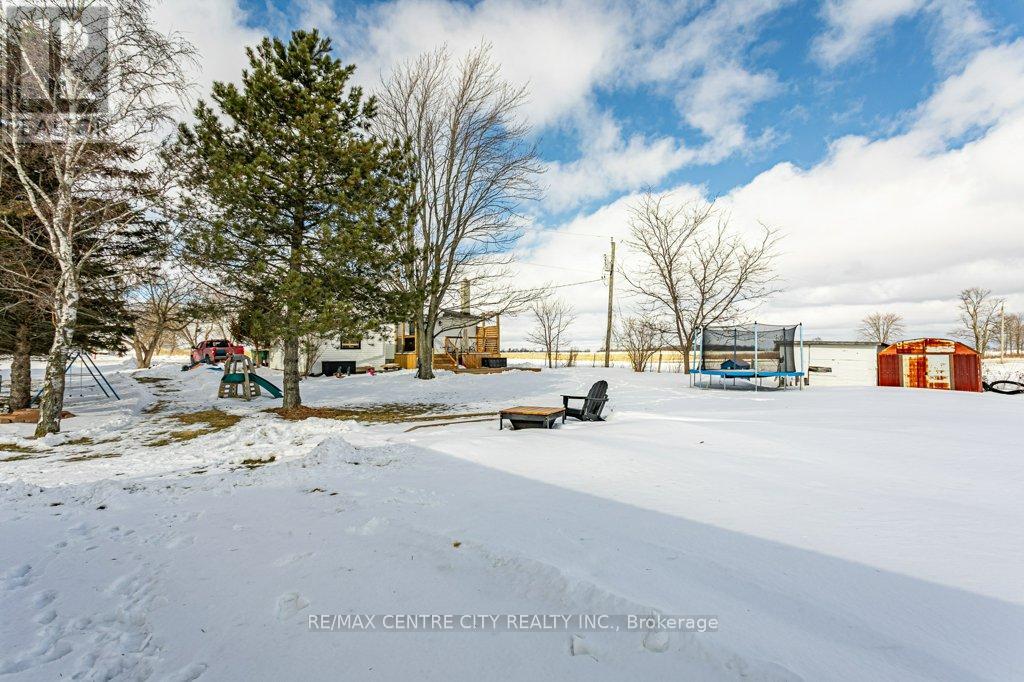 5215 Switzer Drive, Southwest Middlesex, Ontario  N0L 1A0 - Photo 43 - X12786156