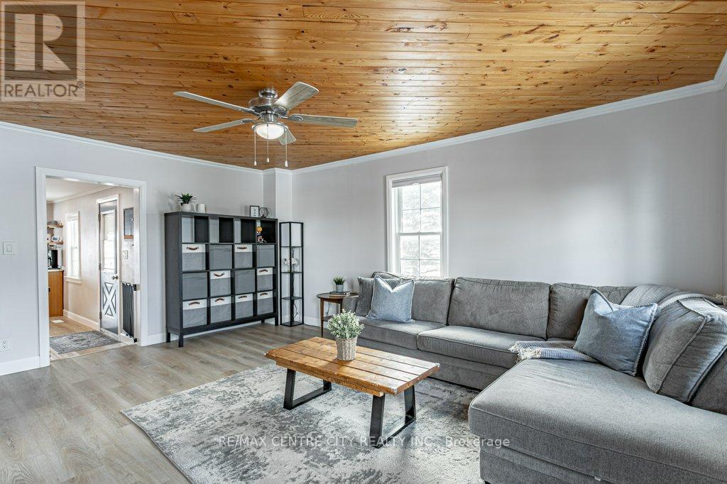 5215 Switzer Drive, Southwest Middlesex, Ontario  N0L 1A0 - Photo 5 - X12786156