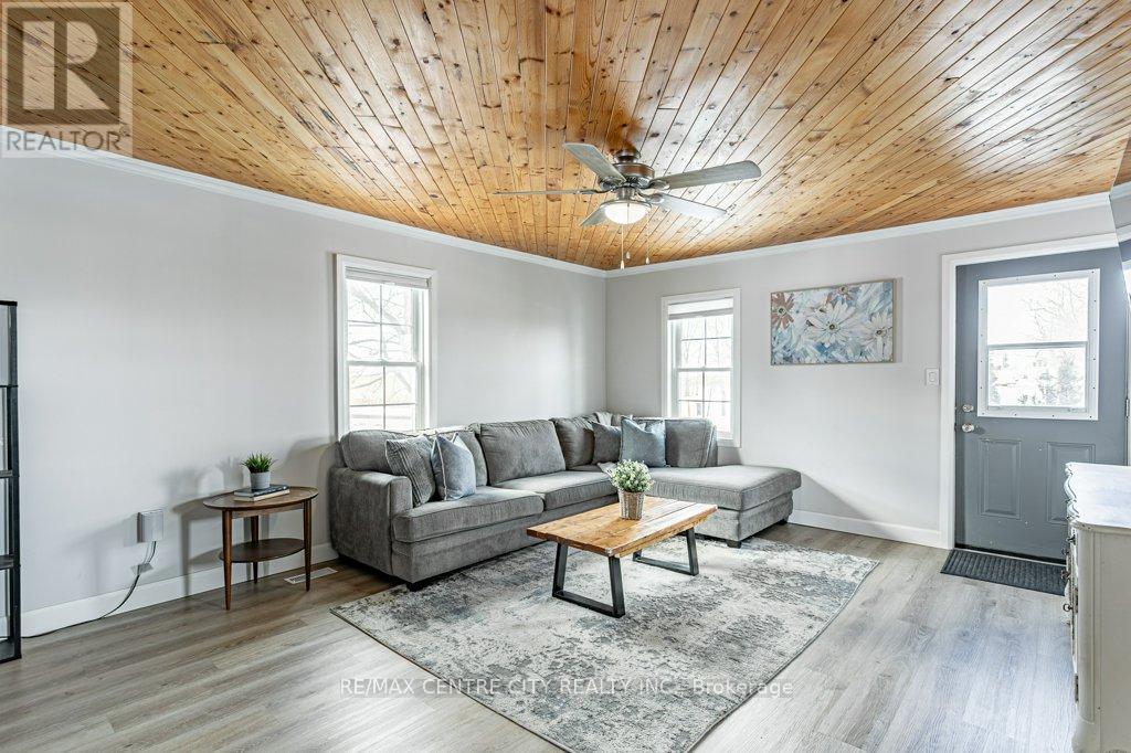 5215 Switzer Drive, Southwest Middlesex, Ontario  N0L 1A0 - Photo 7 - X12786156