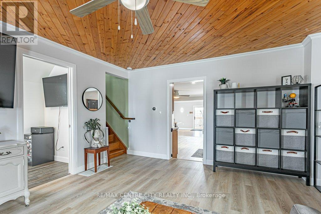 5215 Switzer Drive, Southwest Middlesex, Ontario  N0L 1A0 - Photo 9 - X12786156