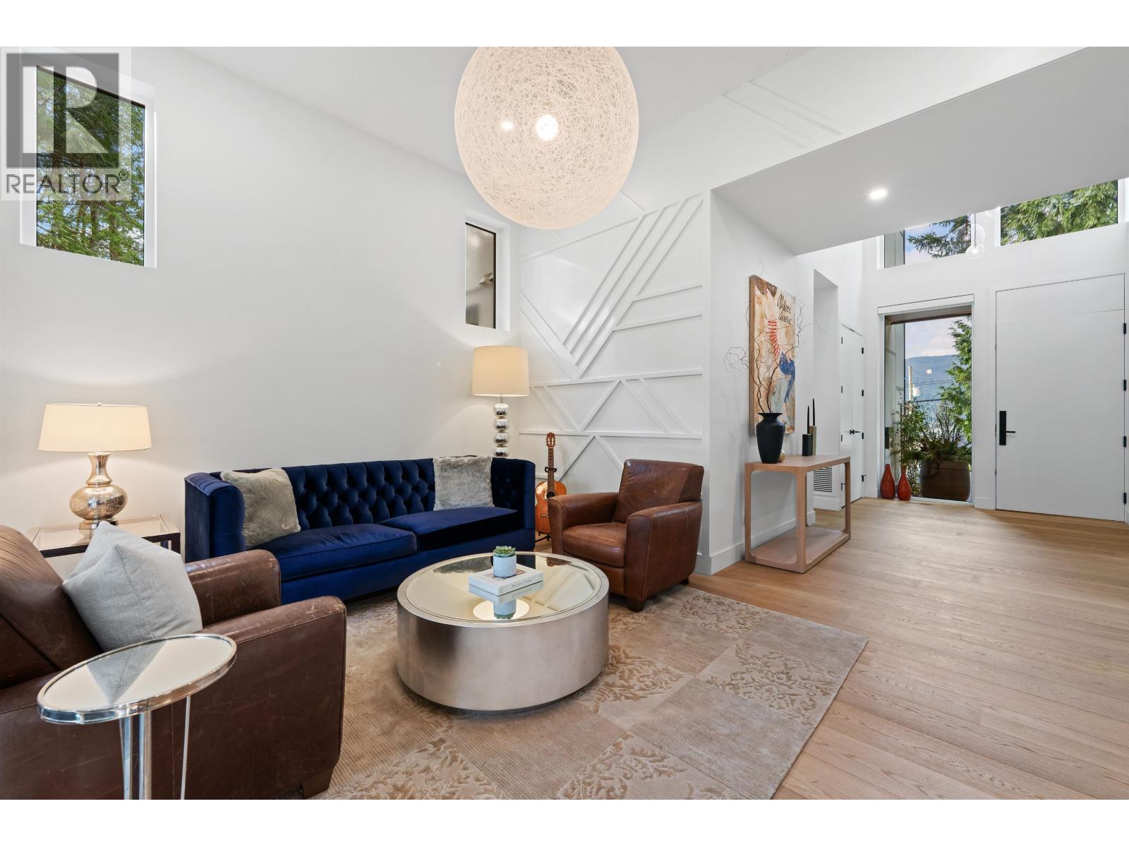 4528 Skyline Drive, North Vancouver, British Columbia  V7R 3H1 - Photo 6 - R3089495