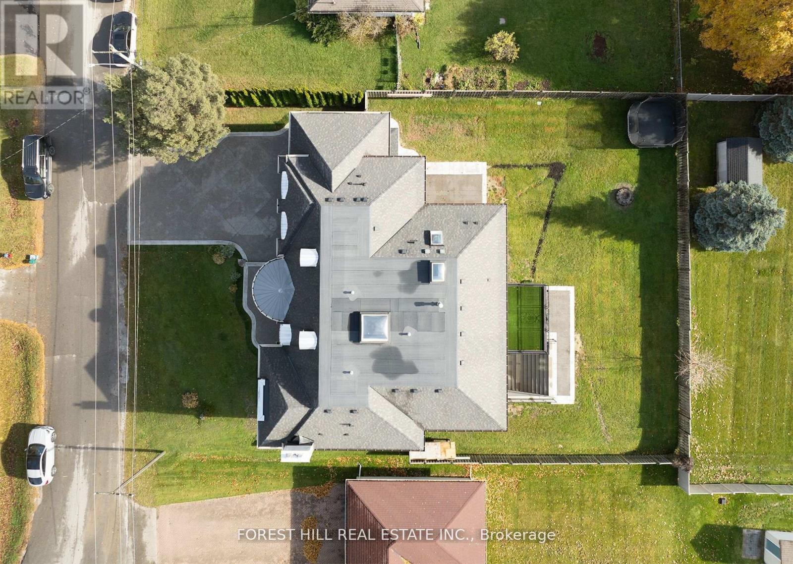 39 Patricia Drive E, King, Ontario  L7B 1H5 - Photo 4 - N12786090