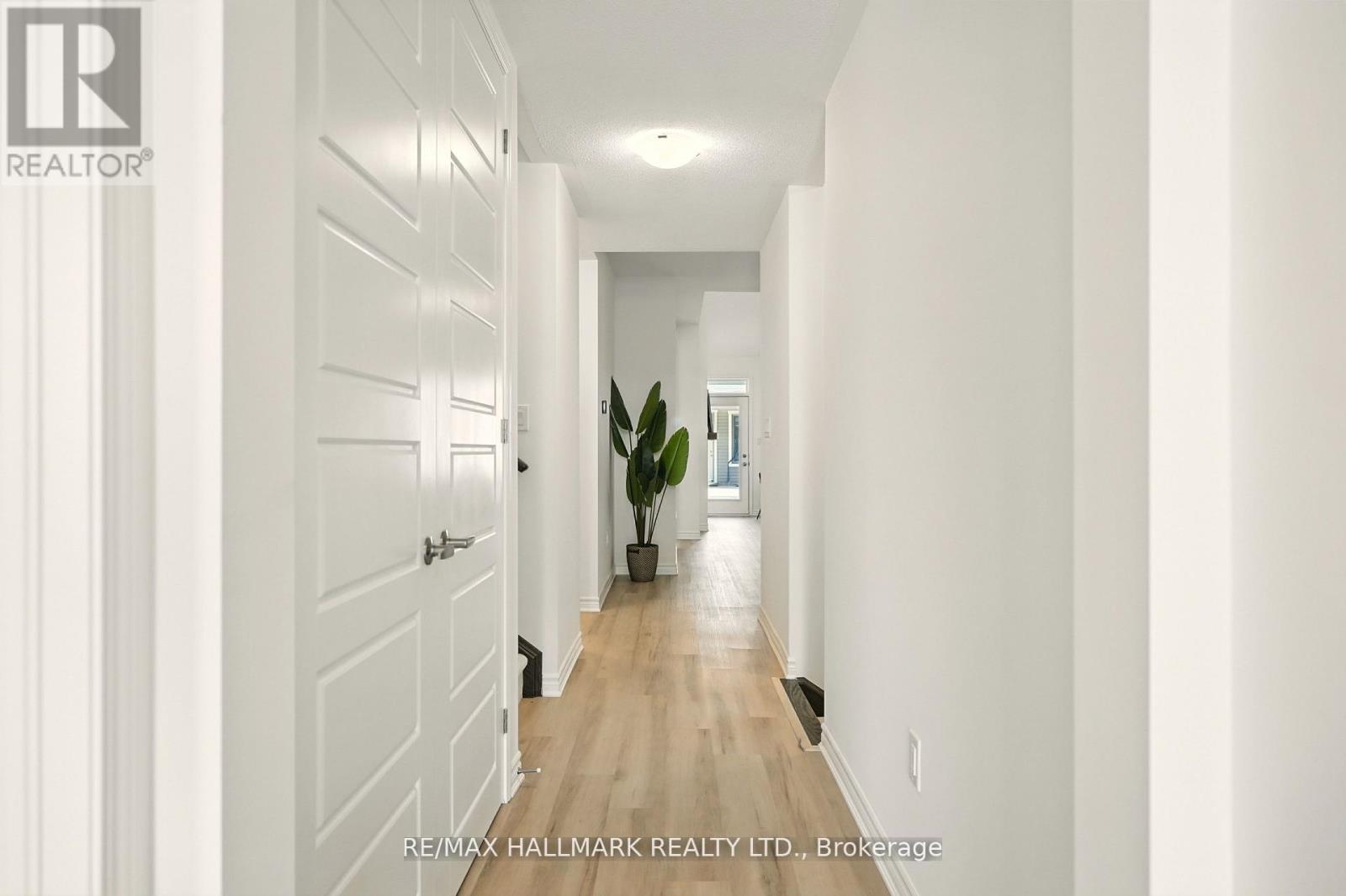 716 Keast Place, Innisfil, Ontario  L9S 0S9 - Photo 3 - N12786146