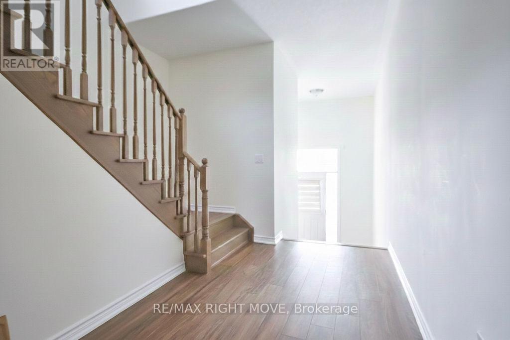 90 Atlantis Drive, Orillia, Ontario  L3V 8L4 - Photo 3 - S12786192