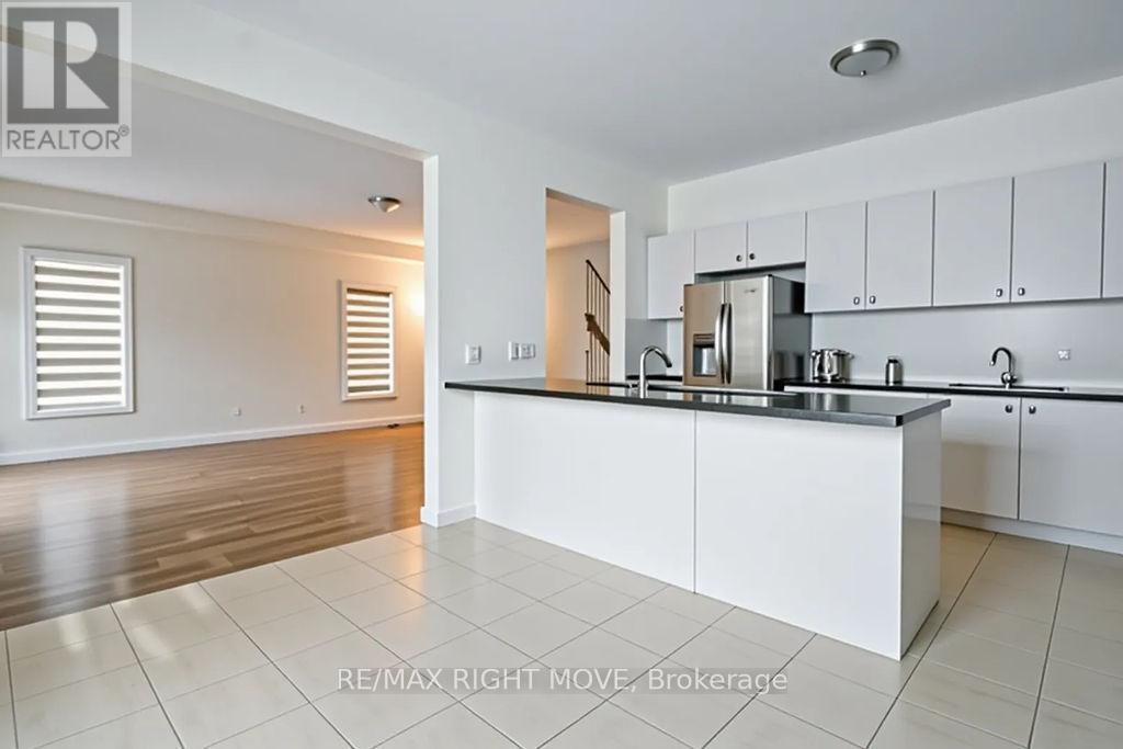 90 Atlantis Drive, Orillia, Ontario  L3V 8L4 - Photo 7 - S12786192