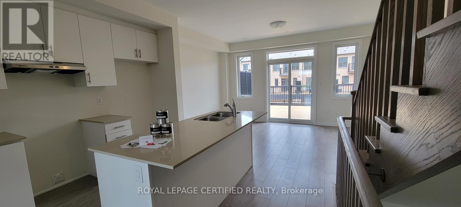 31 Cherryhill Lane, Barrie (Painswick South), Ontario  L4N 5K7 - Photo 5 - S12780962