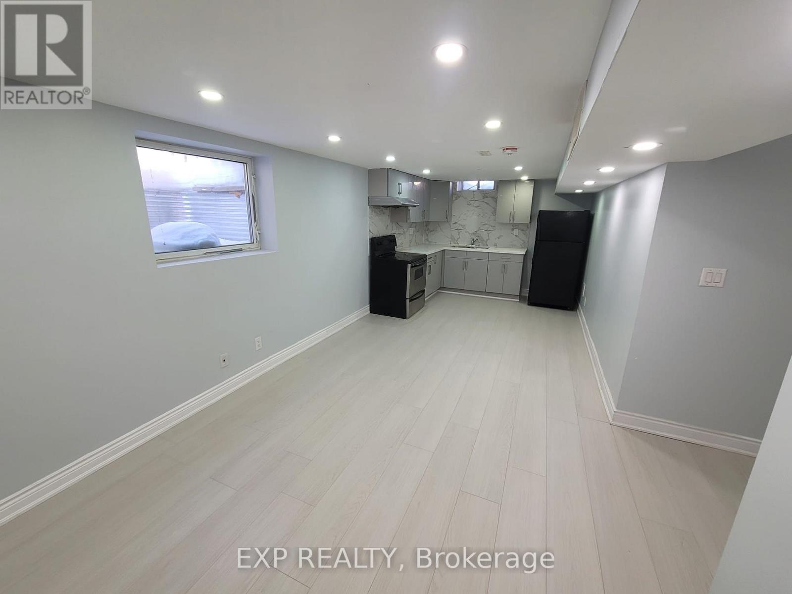 4372 Heathgate Crescent, Mississauga, Ontario  L5R 2C1 - Photo 2 - W12786172