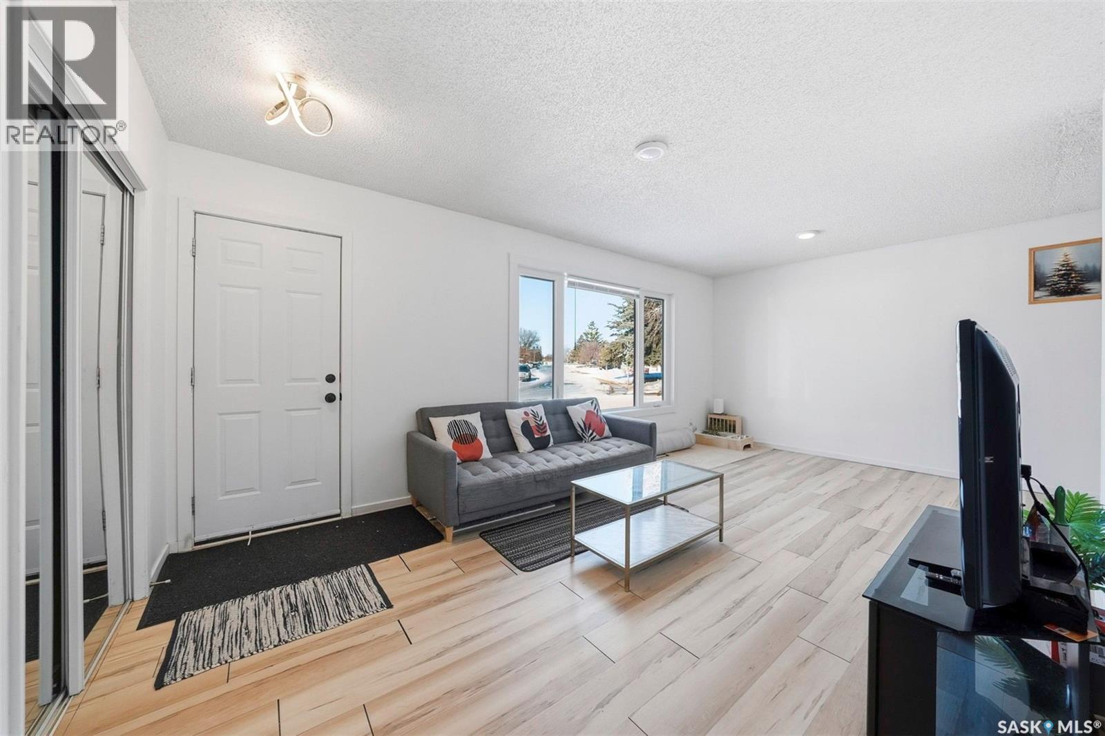 60 Morris Drive, Saskatoon, Saskatchewan  S7L 3U2 - Photo 3 - SK028504