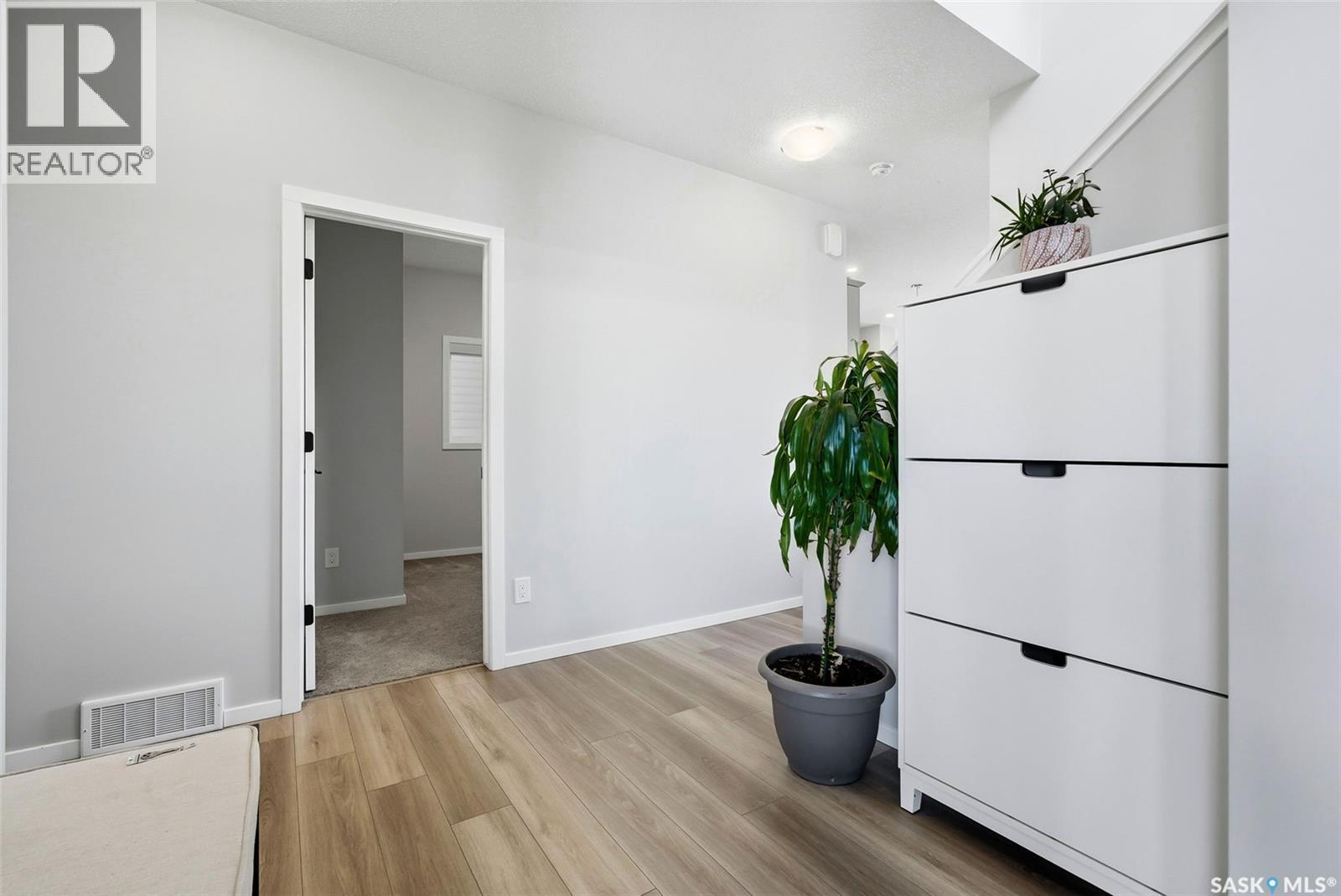 8830 Wheat Crescent, Regina, Saskatchewan  S4Y 0H4 - Photo 4 - SK028456