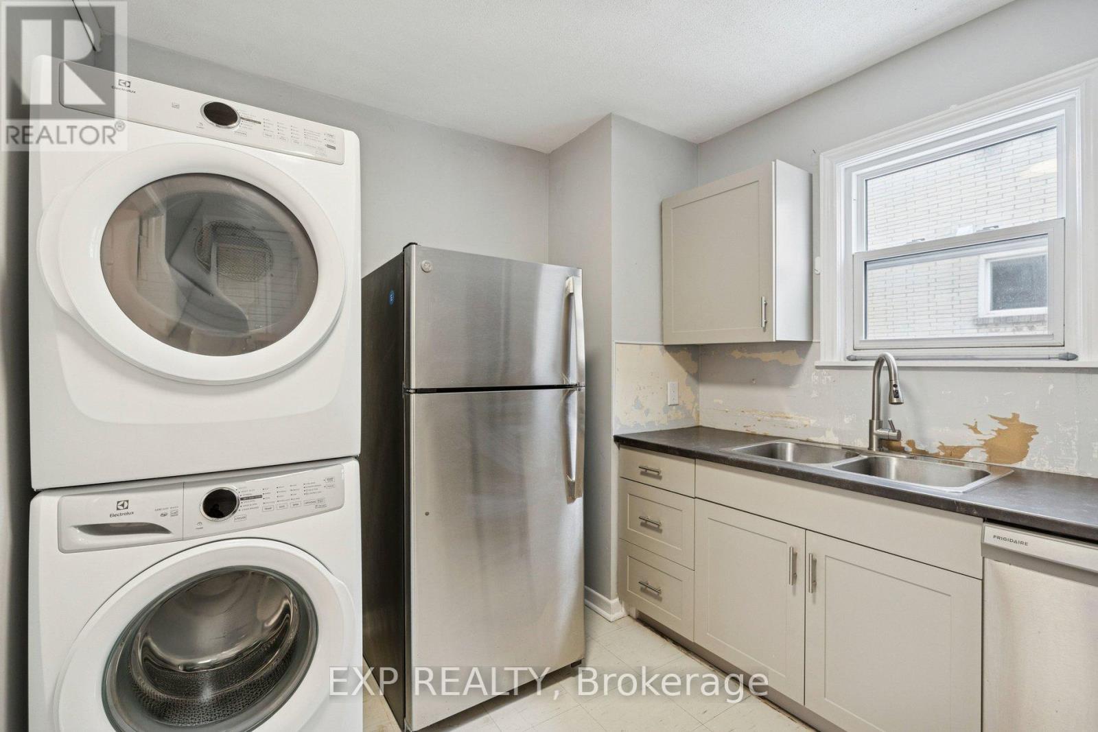 369 Glendale Avenue, St. Catharines, Ontario  L2T 1B9 - Photo 9 - X12786104