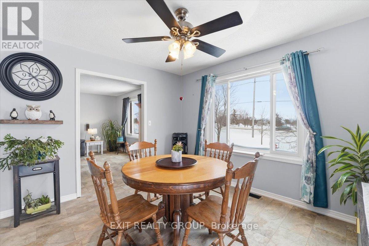 2433 Highway 62, Prince Edward County (Sophiasburg Ward), Ontario  K0K 1G0 - Photo 10 - X12786254