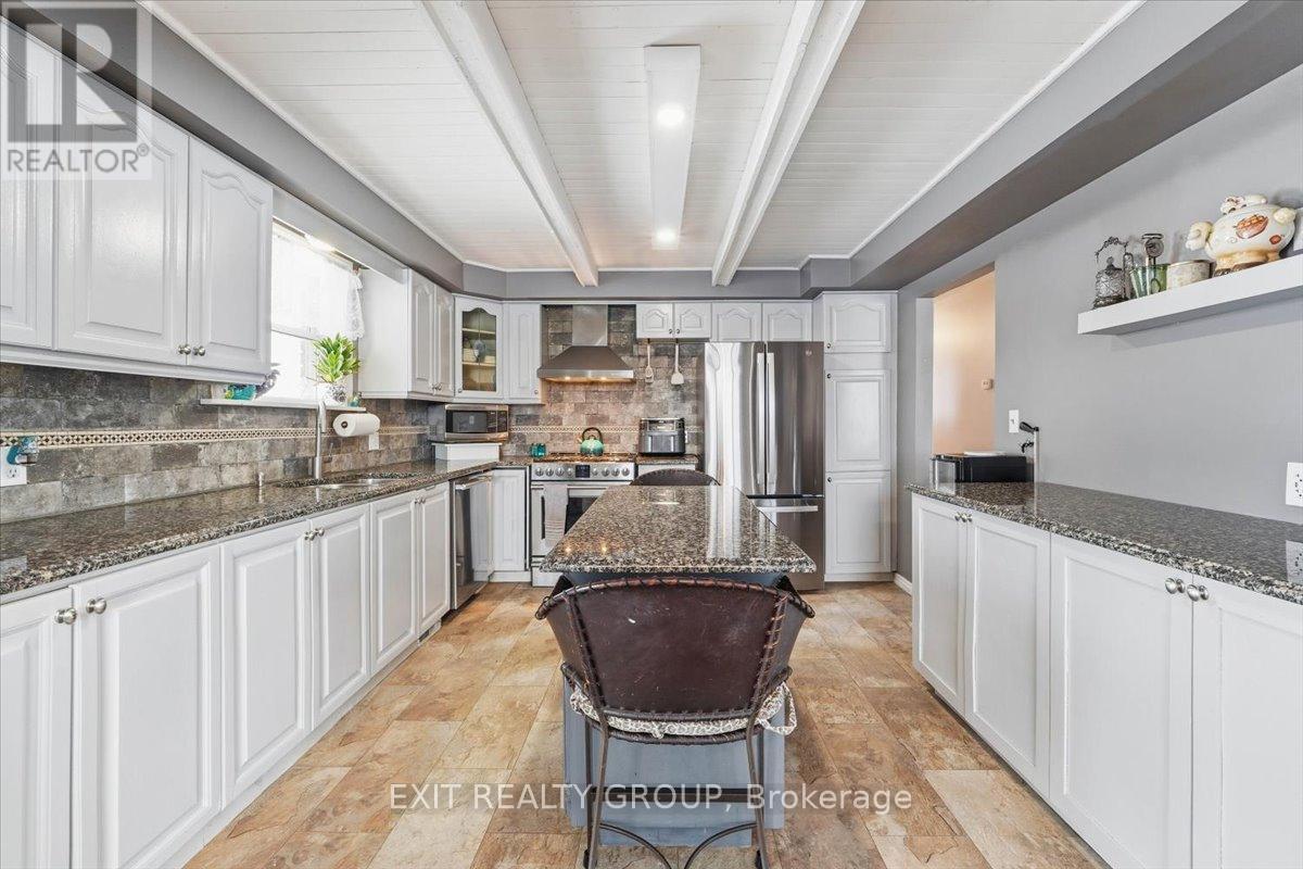 2433 Highway 62, Prince Edward County (Sophiasburg Ward), Ontario  K0K 1G0 - Photo 11 - X12786254