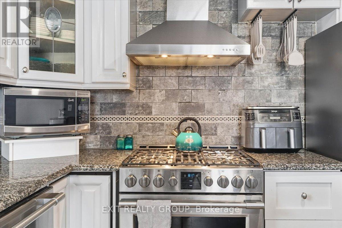 2433 Highway 62, Prince Edward County (Sophiasburg Ward), Ontario  K0K 1G0 - Photo 12 - X12786254