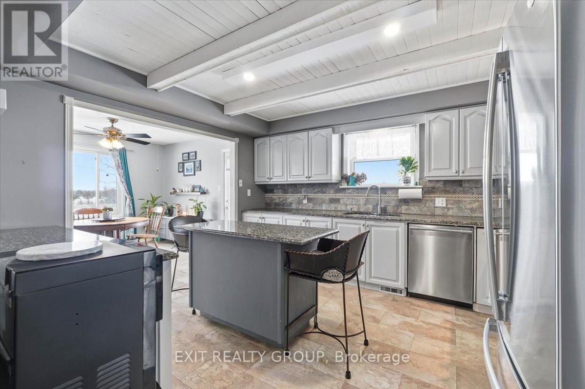 2433 Highway 62, Prince Edward County (Sophiasburg Ward), Ontario  K0K 1G0 - Photo 13 - X12786254