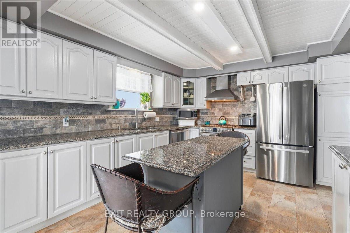 2433 Highway 62, Prince Edward County (Sophiasburg Ward), Ontario  K0K 1G0 - Photo 14 - X12786254