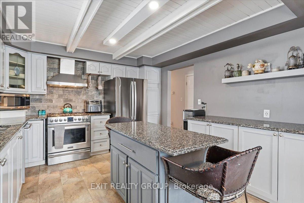 2433 Highway 62, Prince Edward County (Sophiasburg Ward), Ontario  K0K 1G0 - Photo 15 - X12786254