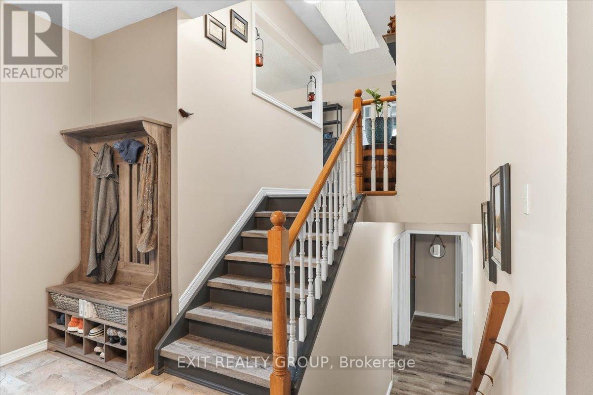 2433 Highway 62, Prince Edward County (Sophiasburg Ward), Ontario  K0K 1G0 - Photo 24 - X12786254