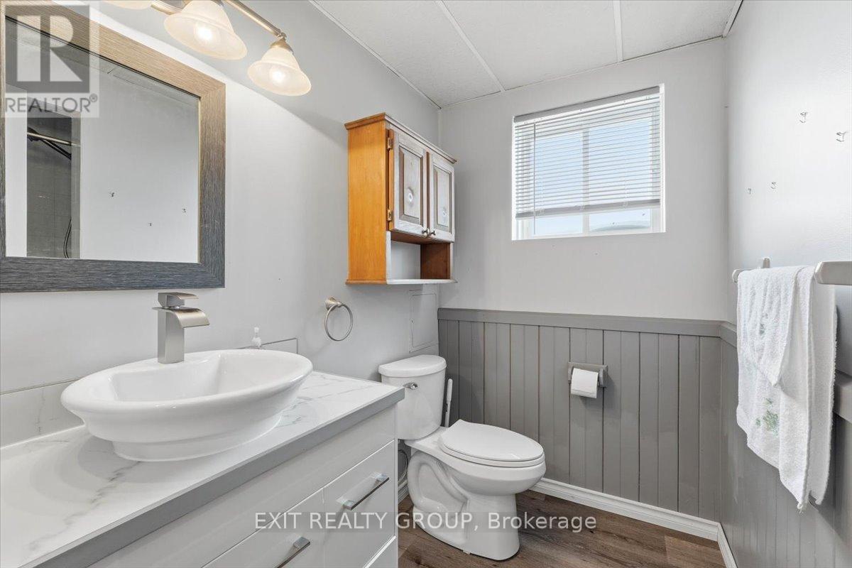 2433 Highway 62, Prince Edward County (Sophiasburg Ward), Ontario  K0K 1G0 - Photo 27 - X12786254