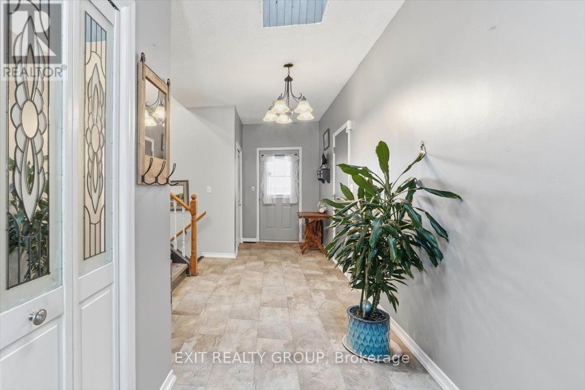 2433 Highway 62, Prince Edward County (Sophiasburg Ward), Ontario  K0K 1G0 - Photo 4 - X12786254