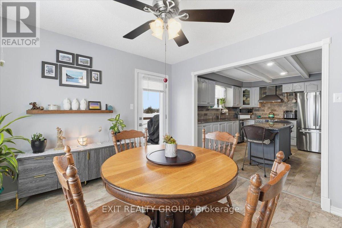 2433 Highway 62, Prince Edward County (Sophiasburg Ward), Ontario  K0K 1G0 - Photo 9 - X12786254