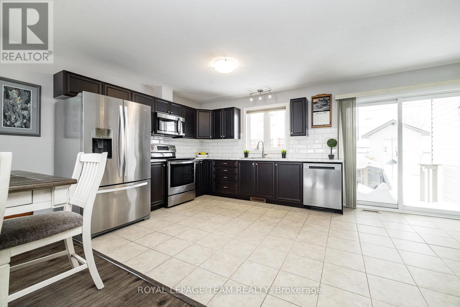 17 Lee Avenue, Smiths Falls, Ontario  K7A 0A2 - Photo 11 - X12786276