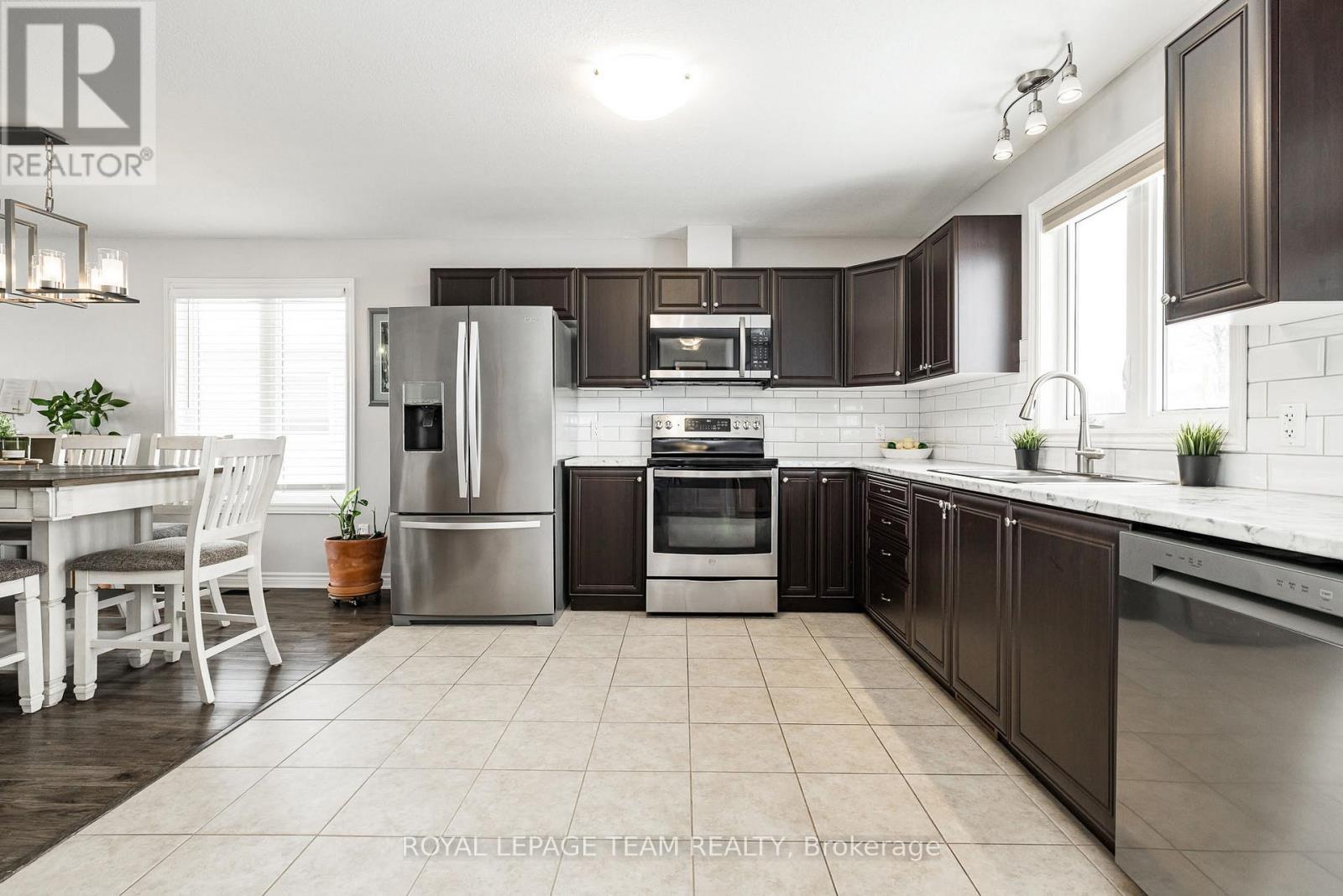 17 Lee Avenue, Smiths Falls, Ontario  K7A 0A2 - Photo 13 - X12786276