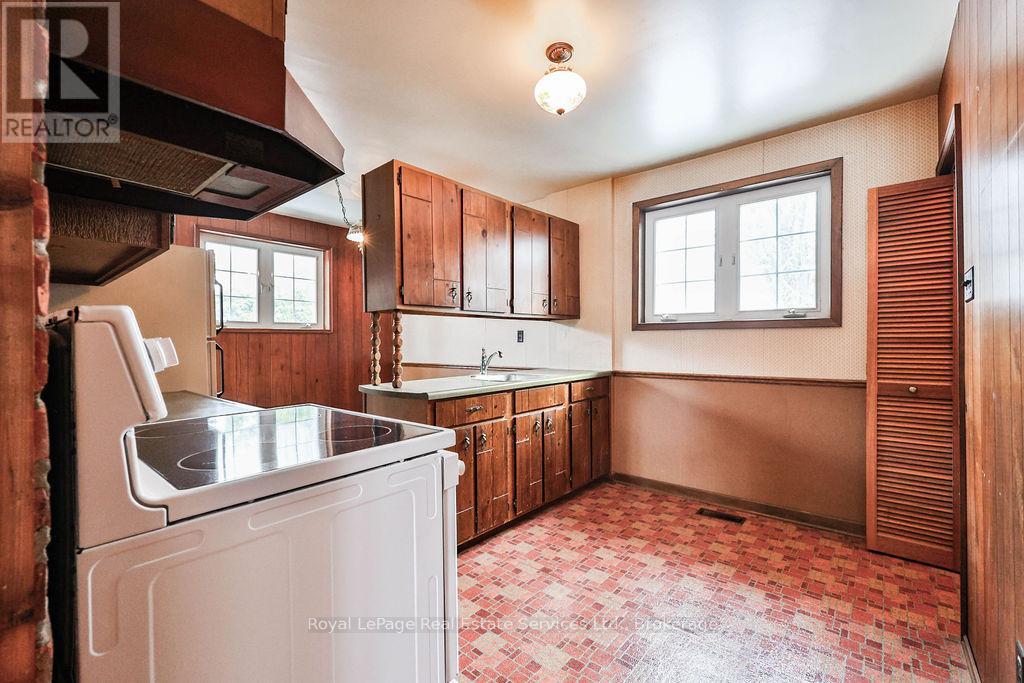 557 Stonecliffe Road, Oakville, Ontario  L6L 4N8 - Photo 13 - W12786216