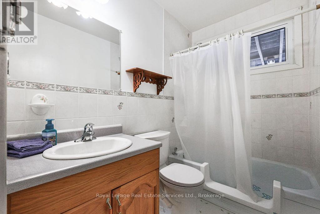 557 Stonecliffe Road, Oakville, Ontario  L6L 4N8 - Photo 16 - W12786216