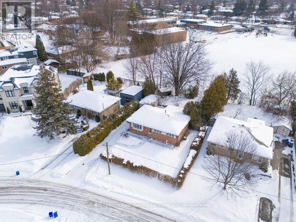 557 Stonecliffe Road, Oakville, Ontario  L6L 4N8 - Photo 37 - W12786216