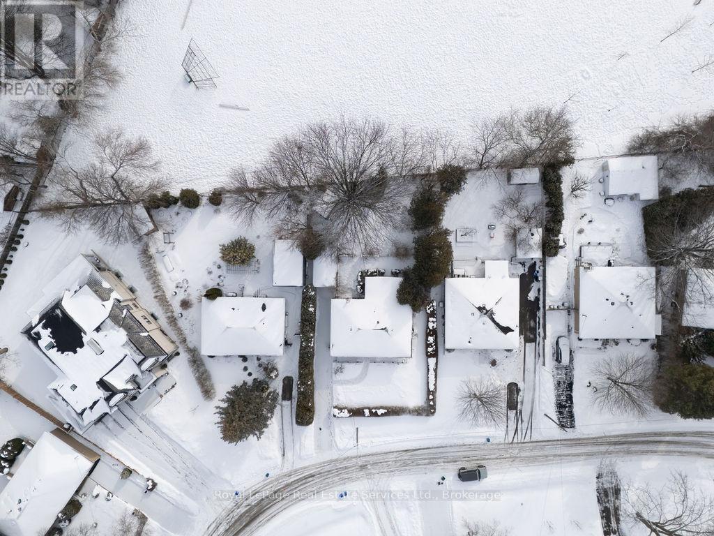 557 Stonecliffe Road, Oakville, Ontario  L6L 4N8 - Photo 46 - W12786216