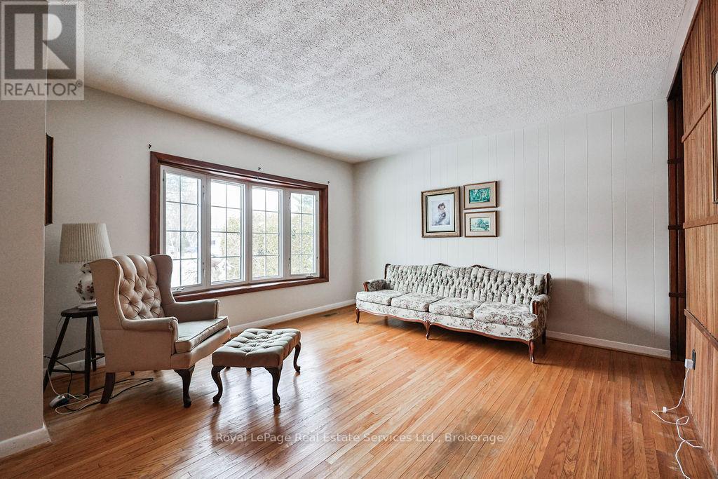 557 Stonecliffe Road, Oakville, Ontario  L6L 4N8 - Photo 6 - W12786216