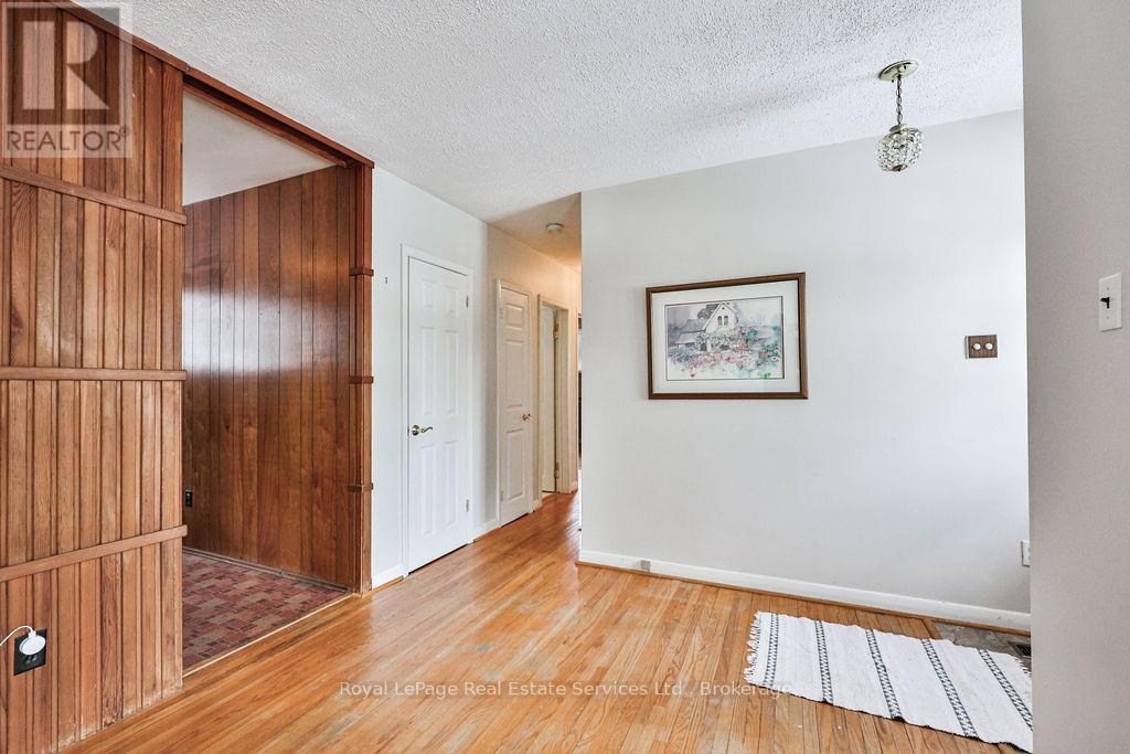 557 Stonecliffe Road, Oakville, Ontario  L6L 4N8 - Photo 8 - W12786216