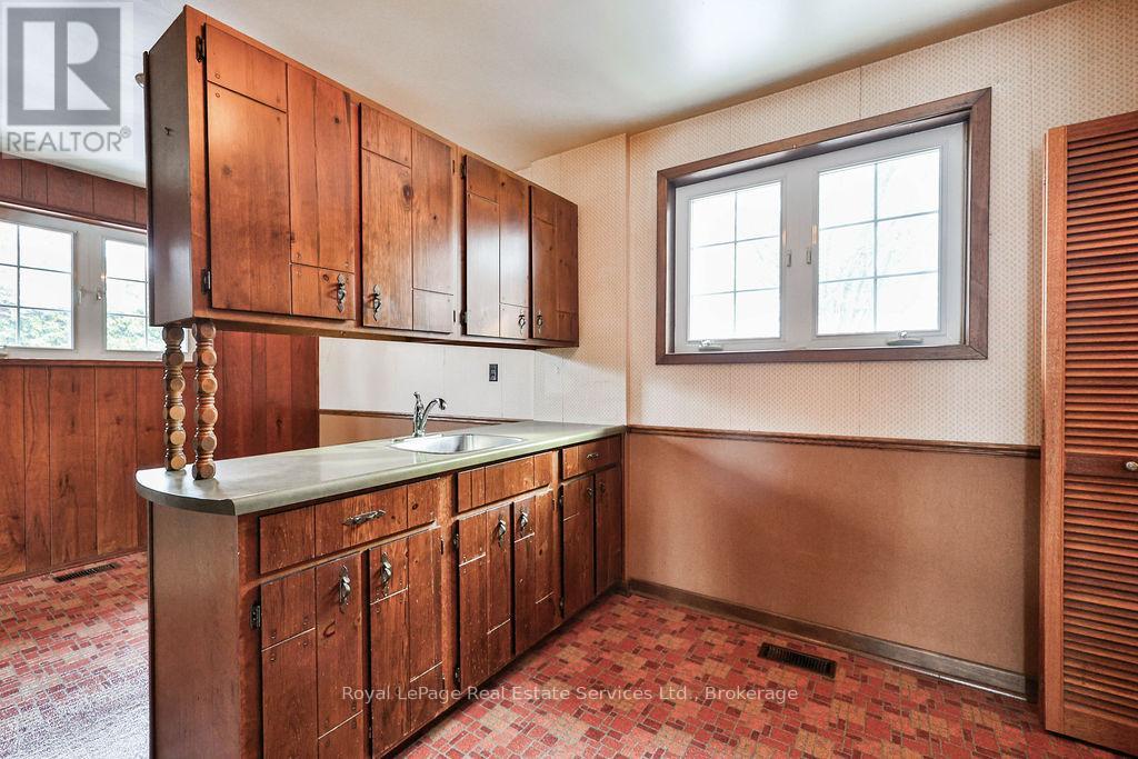 557 Stonecliffe Road, Oakville, Ontario  L6L 4N8 - Photo 9 - W12786216