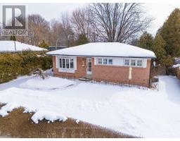 557 STONECLIFFE ROAD, Oakville, Ontario
