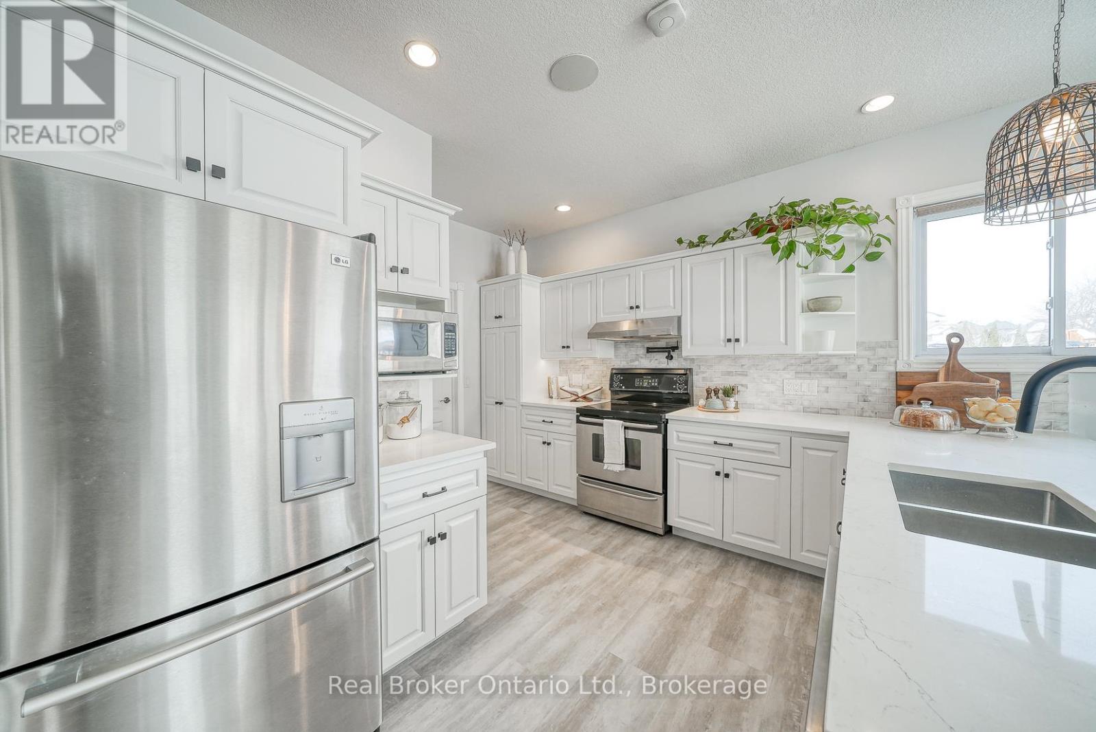 504 Crestwood Court, Woodstock, Ontario N4T 1V3 - Photo 13 - X12786296