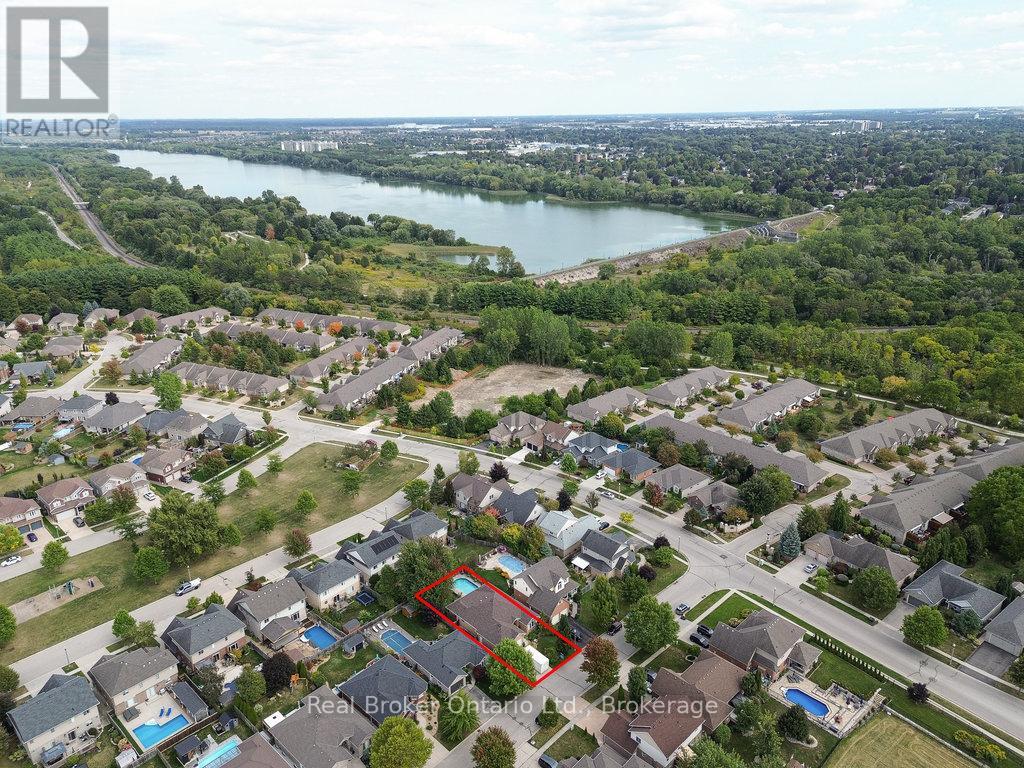 504 Crestwood Court, Woodstock, Ontario N4T 1V3 - Photo 2 - X12786296