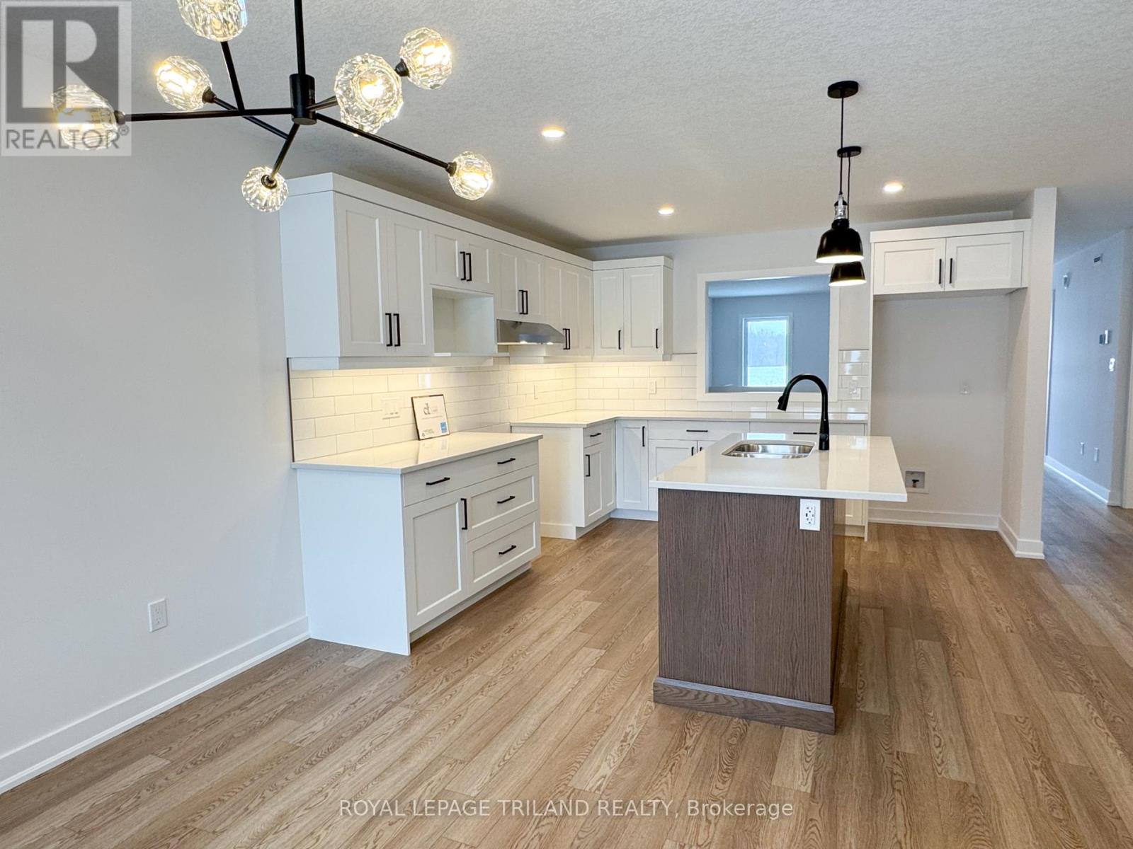 23 Harrow Lane, St. Thomas, Ontario  N5R 0P3 - Photo 3 - X12680736