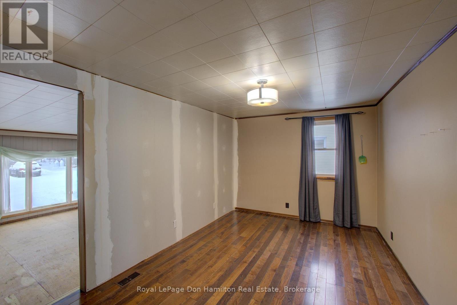 34 George Street N, West Grey, Ontario  N0G 1S0 - Photo 10 - X12633506