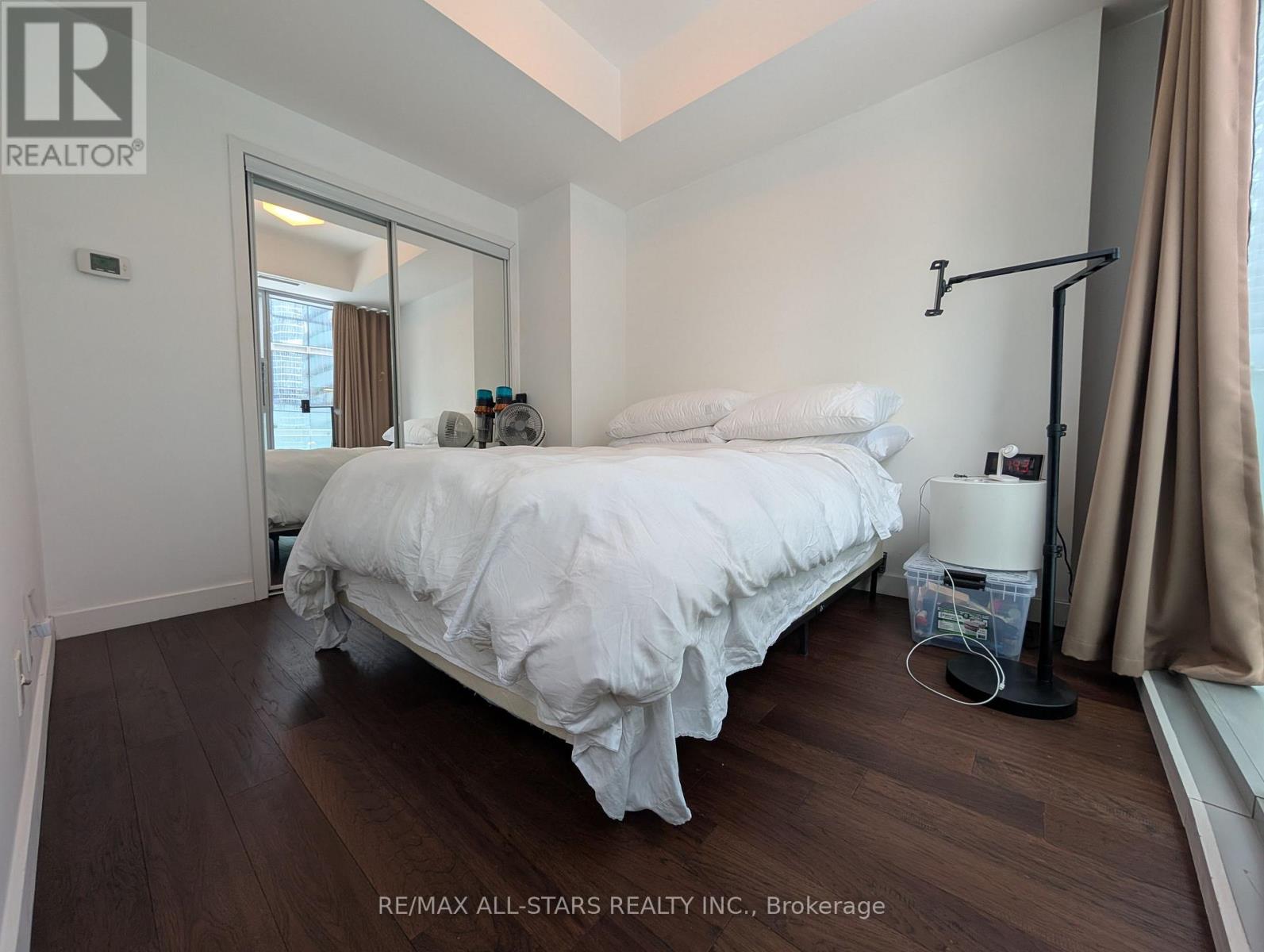 609 - 14 York Street, Toronto, Ontario  M5J 0B1 - Photo 6 - C12786262