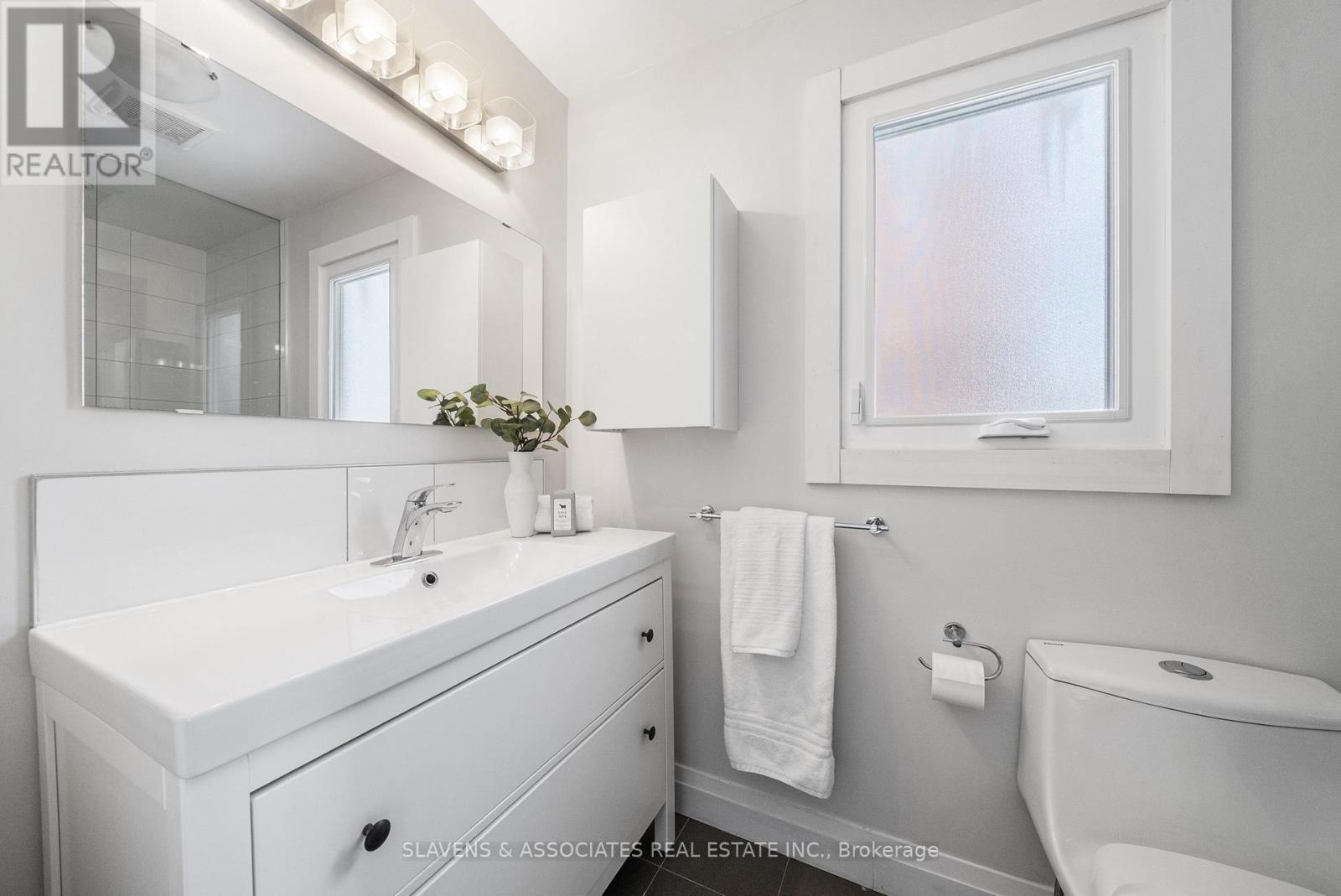 15 Ashbury Avenue, Toronto, Ontario  M6E 1V6 - Photo 19 - C12786264