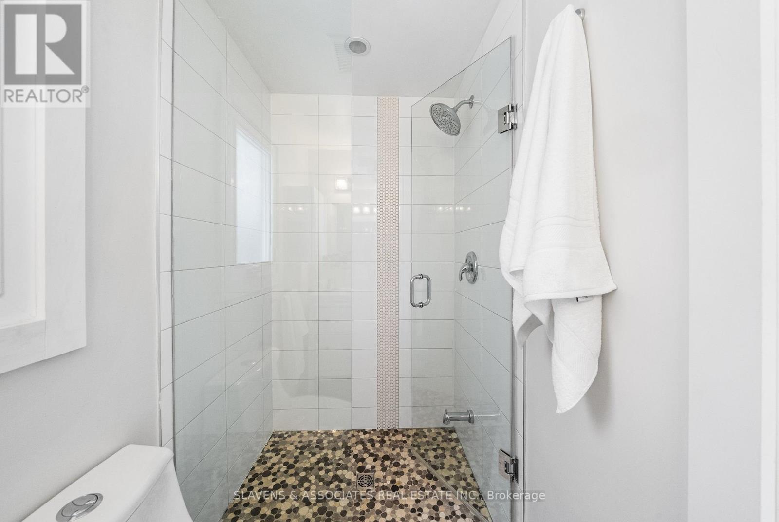 15 Ashbury Avenue, Toronto, Ontario  M6E 1V6 - Photo 20 - C12786264