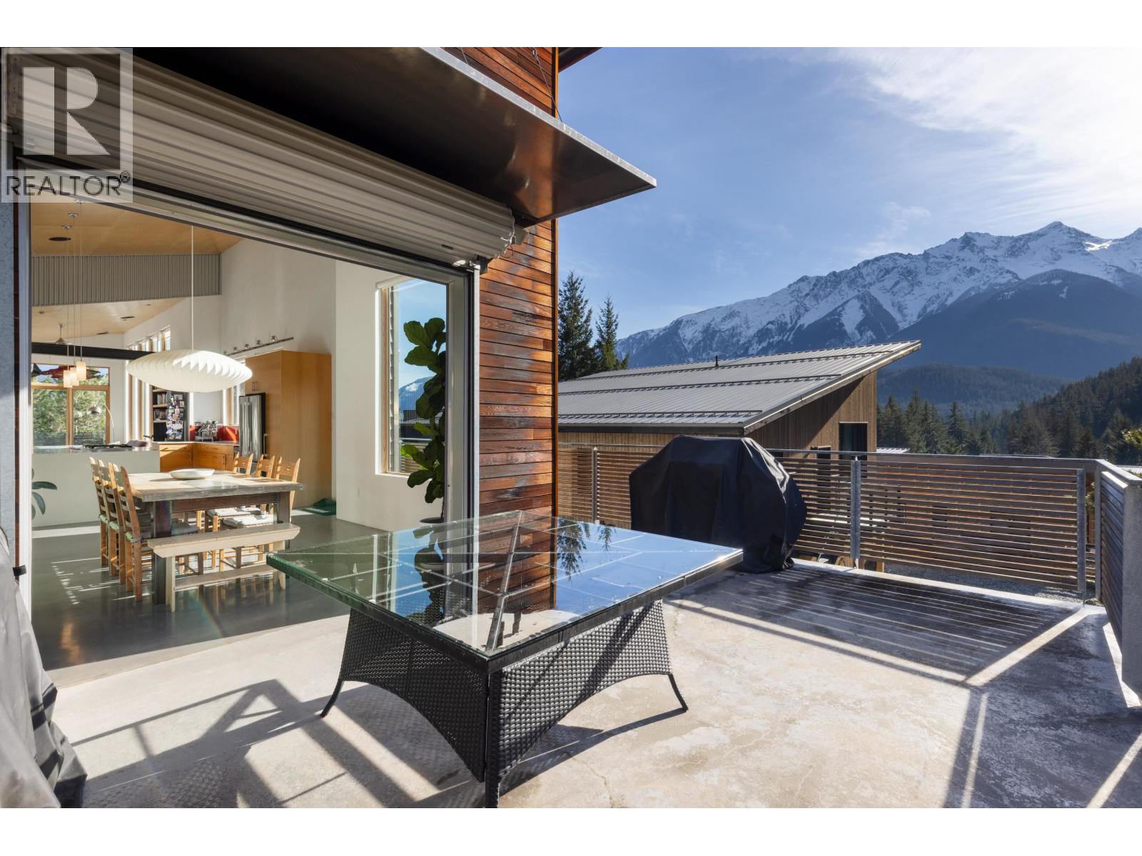 7465 Dogwood Street, Pemberton, British Columbia  V0N 2L0 - Photo 4 - R3088658