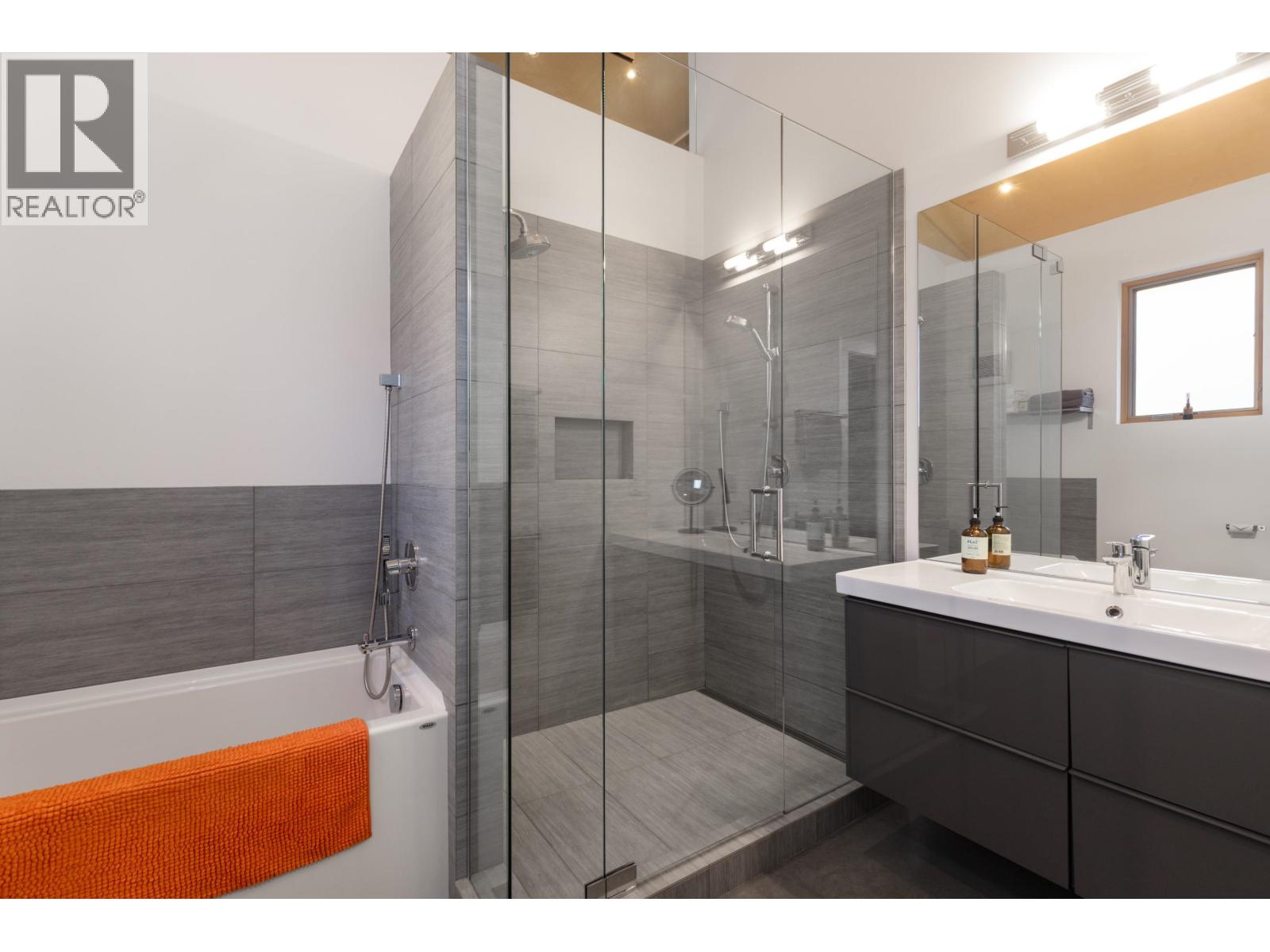 7465 Dogwood Street, Pemberton, British Columbia  V0N 2L0 - Photo 12 - R3088658