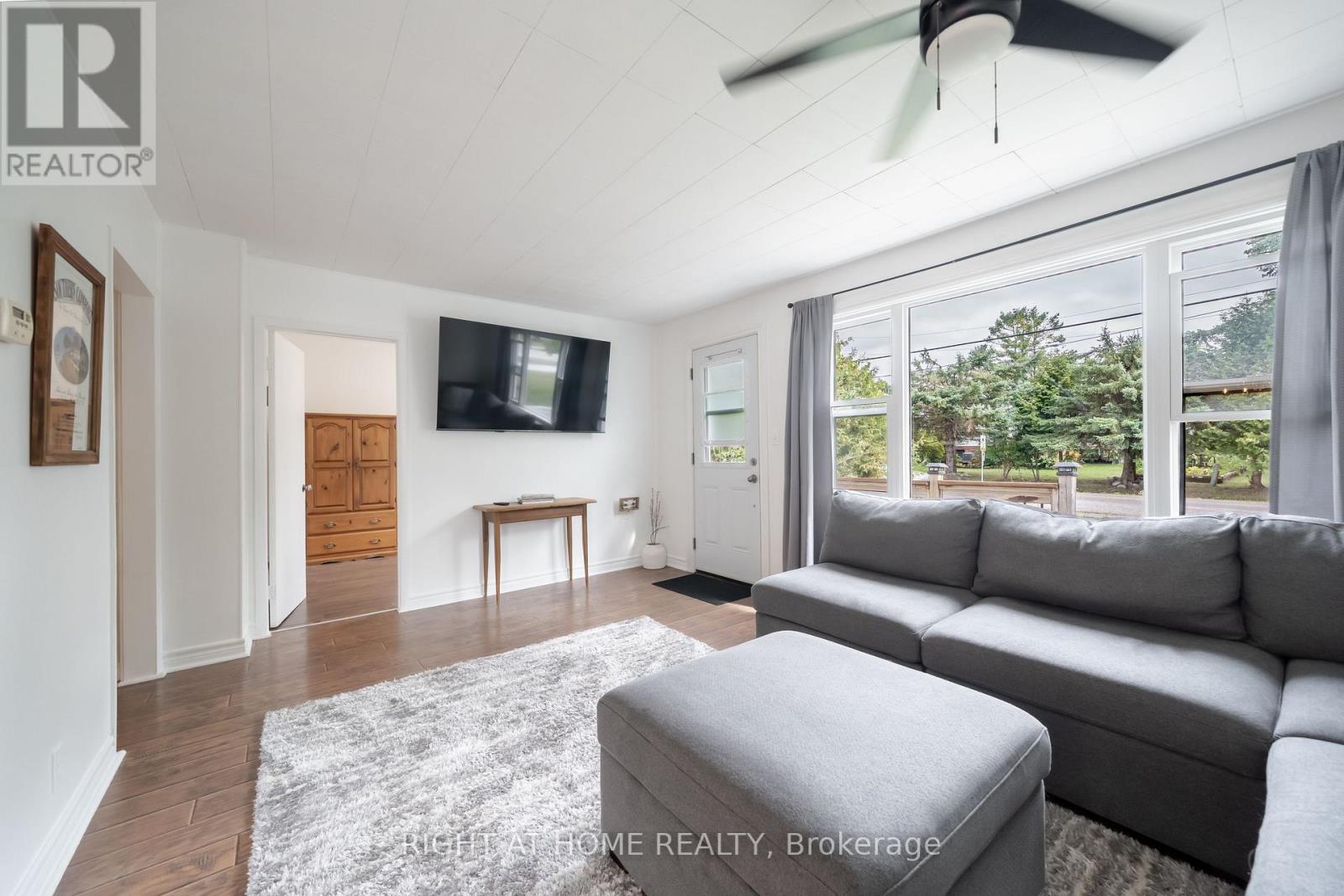 3392 Coronation Avenue, Severn (West Shore), Ontario  L0K 1G0 - Photo 4 - S12478311