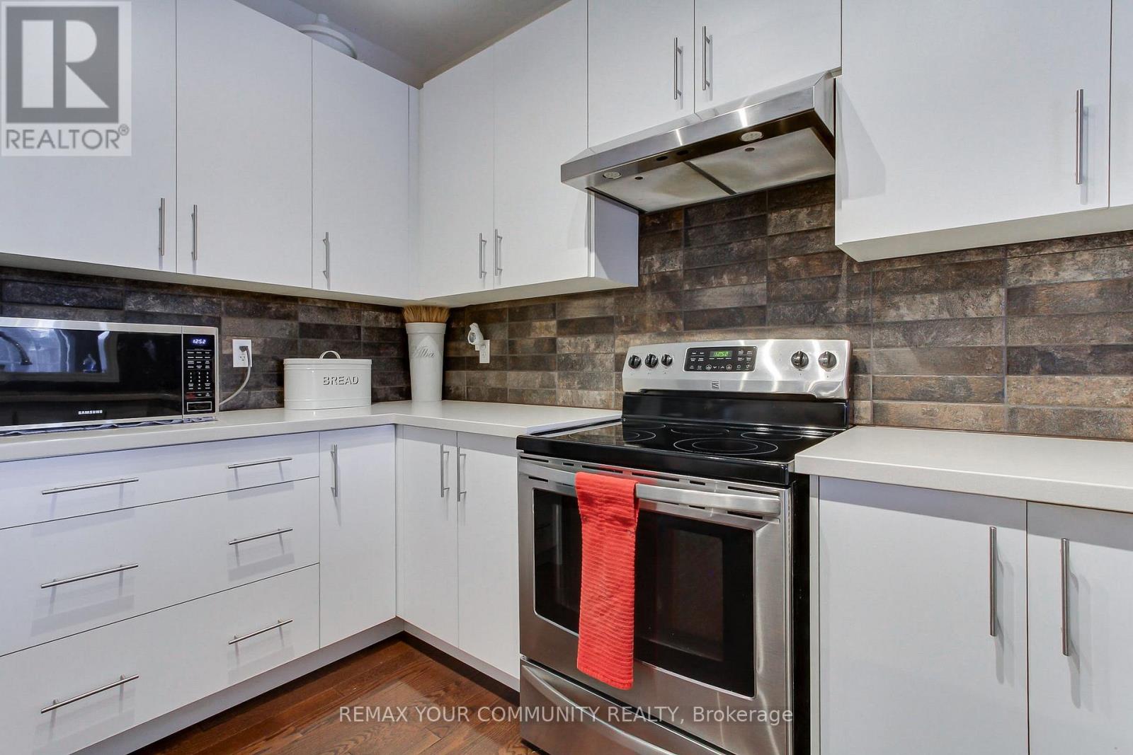 506 Foxcroft Boulevard, Newmarket, Ontario  L3X 3L6 - Photo 12 - N12786218