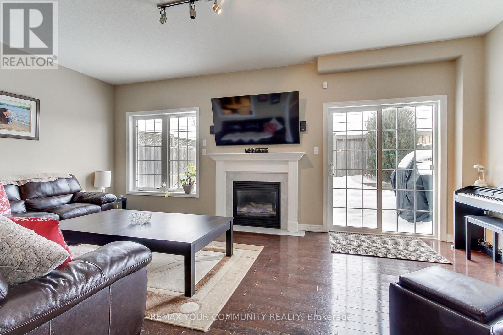 506 Foxcroft Boulevard, Newmarket, Ontario  L3X 3L6 - Photo 18 - N12786218