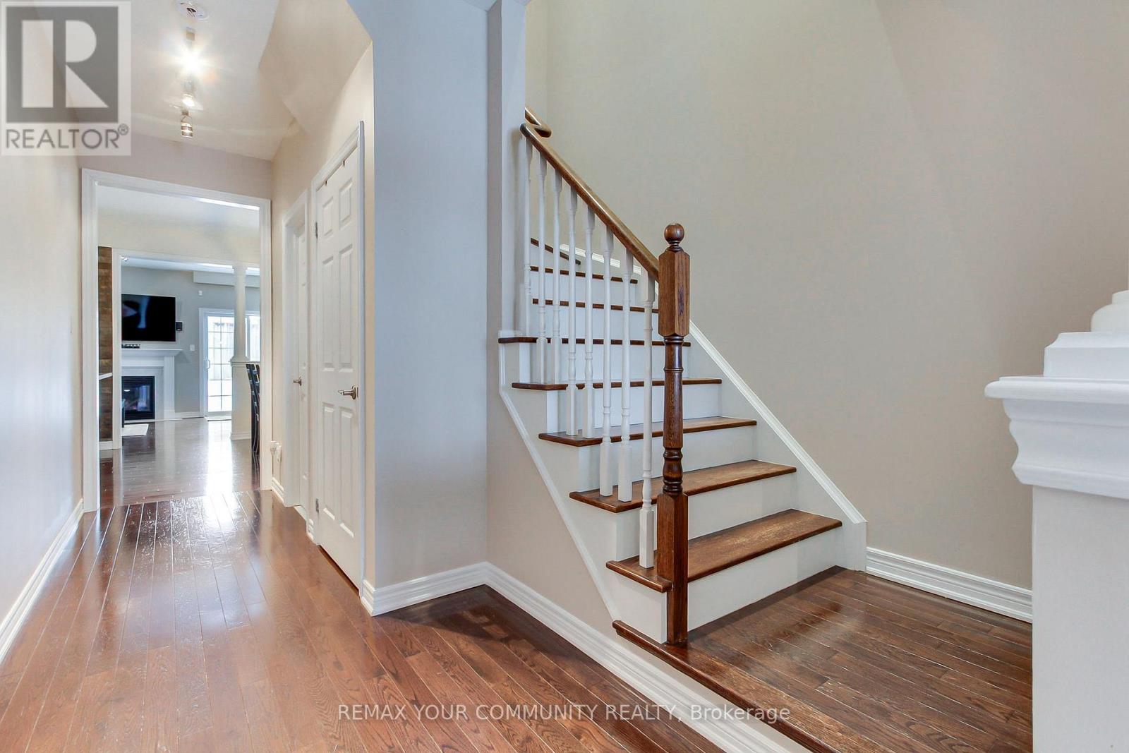 506 Foxcroft Boulevard, Newmarket, Ontario  L3X 3L6 - Photo 8 - N12786218