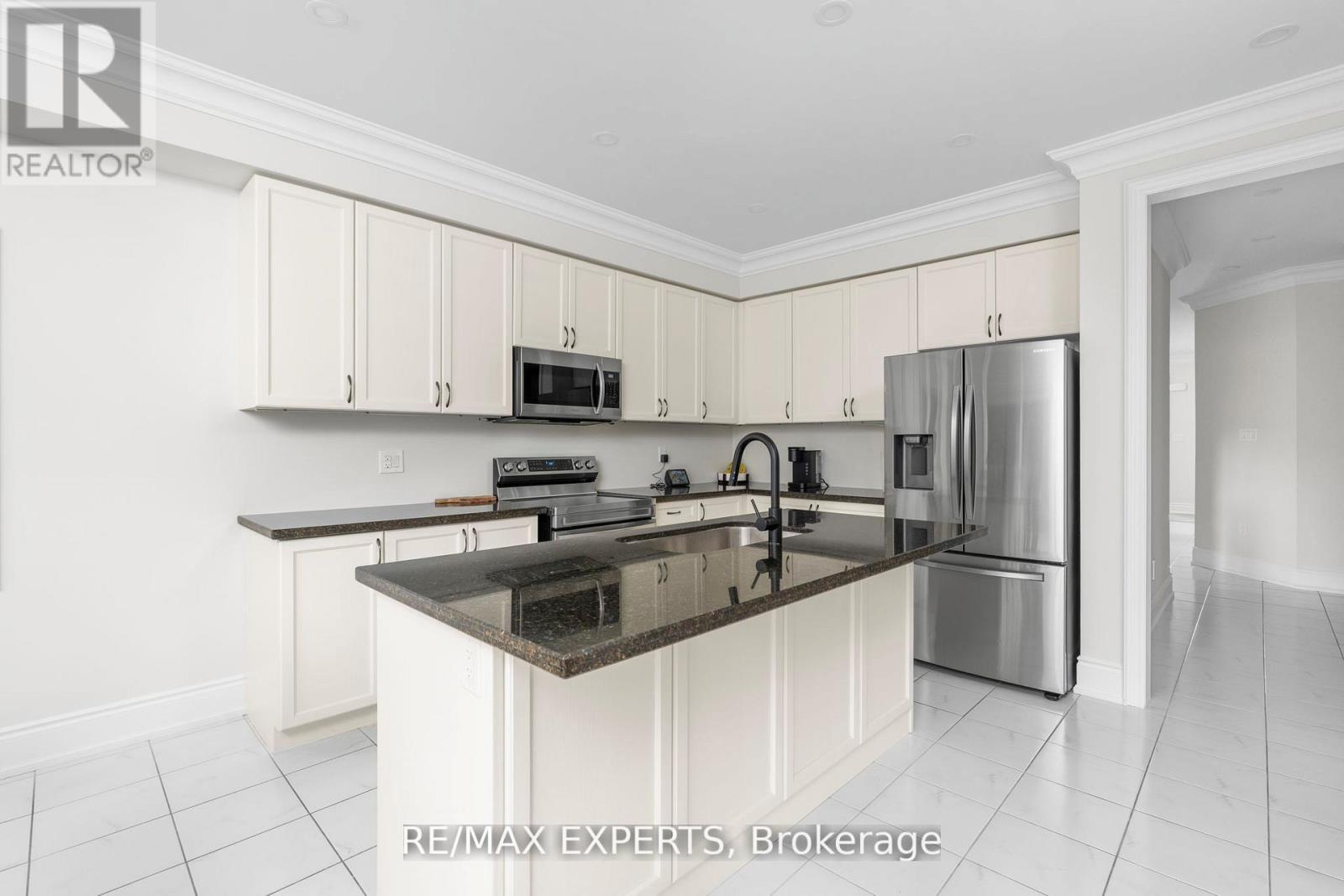 1430 Farrow Crescent, Innisfil, Ontario  L9S 0L6 - Photo 8 - N12786256